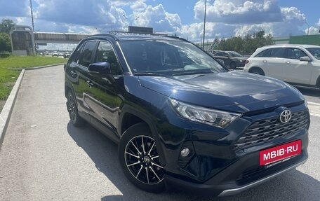 Toyota RAV4, 2019 год, 3 900 000 рублей, 11 фотография