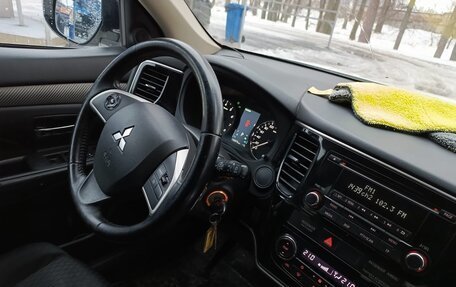 Mitsubishi Outlander III рестайлинг 3, 2012 год, 1 400 000 рублей, 3 фотография