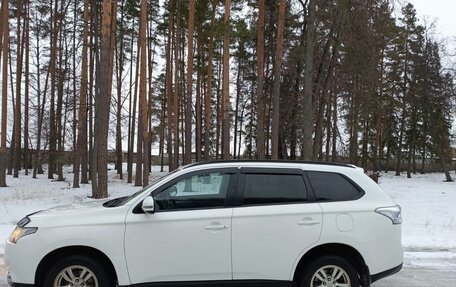 Mitsubishi Outlander III рестайлинг 3, 2012 год, 1 400 000 рублей, 11 фотография