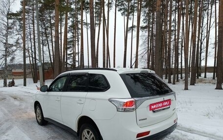 Mitsubishi Outlander III рестайлинг 3, 2012 год, 1 400 000 рублей, 10 фотография