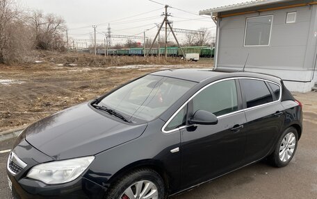 Opel Astra J, 2011 год, 720 000 рублей, 1 фотография