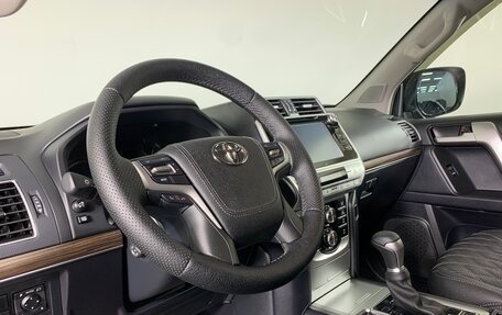 Toyota Land Cruiser Prado 150 рестайлинг 2, 2018 год, 5 700 000 рублей, 12 фотография