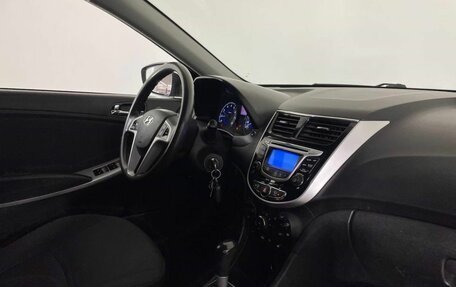 Hyundai Solaris II рестайлинг, 2013 год, 920 000 рублей, 17 фотография