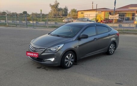 Hyundai Solaris II рестайлинг, 2015 год, 1 150 000 рублей, 2 фотография