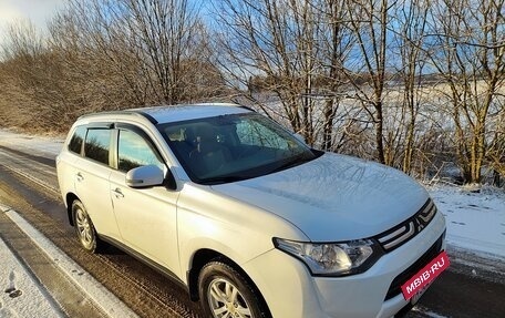 Mitsubishi Outlander III рестайлинг 3, 2013 год, 1 750 000 рублей, 6 фотография