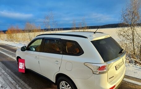 Mitsubishi Outlander III рестайлинг 3, 2013 год, 1 750 000 рублей, 7 фотография