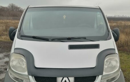 Renault Trafic, 2004 год, 1 370 000 рублей, 10 фотография