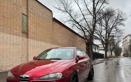 Alfa Romeo 147 I рестайлинг, 2003 год, 600 000 рублей, 2 фотография