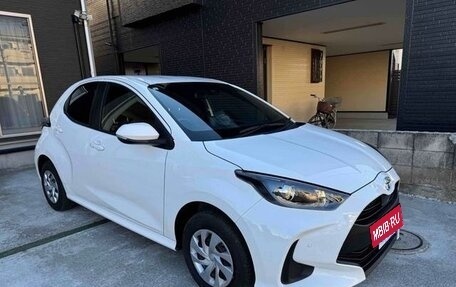 Toyota Yaris, 2021 год, 1 304 000 рублей, 3 фотография