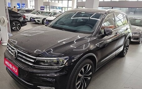 Volkswagen Tiguan II, 2020 год, 2 555 000 рублей, 1 фотография