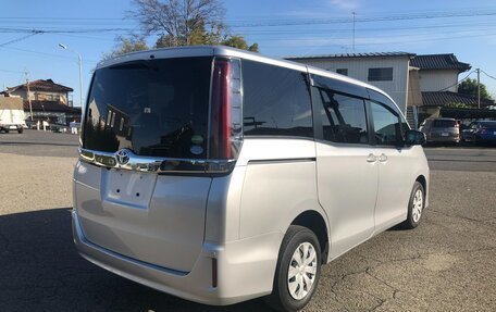 Toyota Noah III, 2021 год, 1 845 000 рублей, 9 фотография