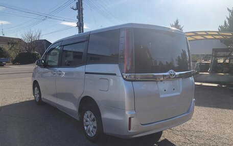 Toyota Noah III, 2021 год, 1 845 000 рублей, 7 фотография