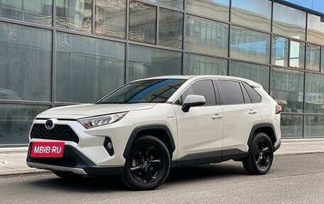 Toyota RAV4, 2021 год, 3 250 000 рублей, 2 фотография