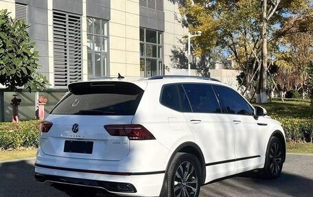 Volkswagen Tiguan II, 2022 год, 3 100 000 рублей, 4 фотография