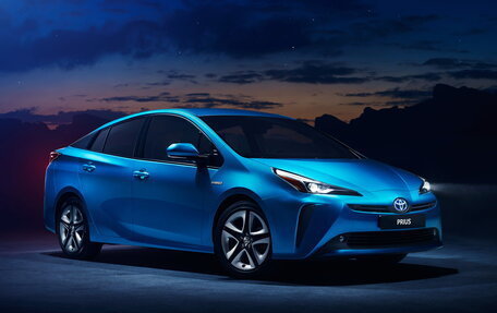 Toyota Prius IV XW50, 2021 год, 3 100 000 рублей, 1 фотография