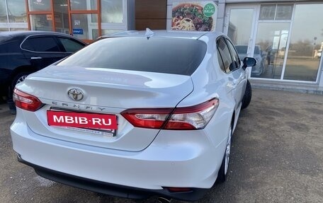 Toyota Camry, 2019 год, 3 300 000 рублей, 6 фотография