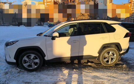 Toyota RAV4, 2020 год, 4 690 000 рублей, 2 фотография