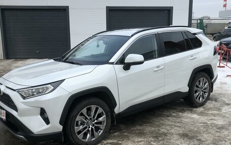 Toyota RAV4, 2021 год, 4 500 000 рублей, 4 фотография