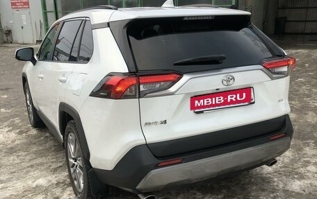 Toyota RAV4, 2021 год, 4 500 000 рублей, 3 фотография