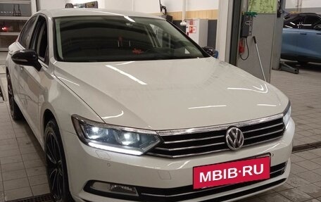 Volkswagen Passat B8 рестайлинг, 2015 год, 1 650 000 рублей, 2 фотография