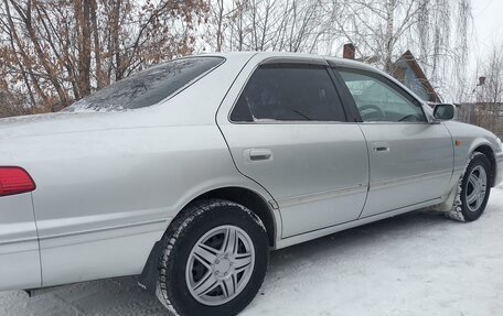 Toyota Camry, 2000 год, 700 000 рублей, 21 фотография