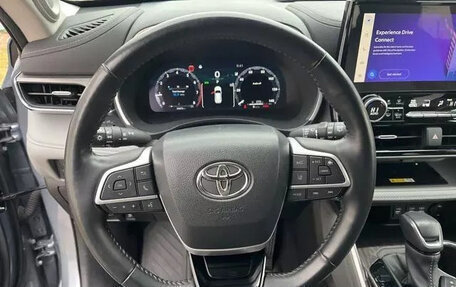 Toyota Highlander, 2023 год, 6 800 000 рублей, 16 фотография