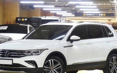 Volkswagen Tiguan II, 2021 год, 3 740 000 рублей, 1 фотография