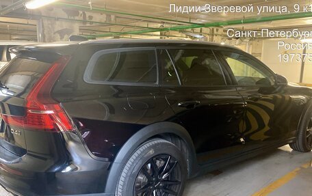 Volvo V60 Cross Country II, 2019 год, 3 395 000 рублей, 5 фотография