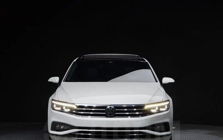 Volkswagen Passat B8 рестайлинг, 2021 год, 2 800 000 рублей, 3 фотография