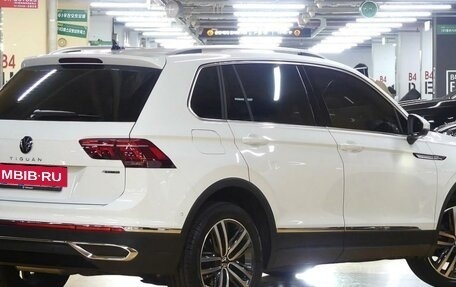 Volkswagen Tiguan II, 2021 год, 3 740 000 рублей, 3 фотография