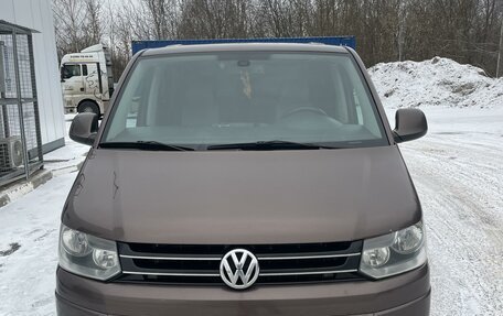 Volkswagen Caravelle T5, 2011 год, 2 300 000 рублей, 2 фотография