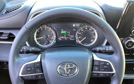 Toyota Highlander, 2023 год, 6 567 000 рублей, 10 фотография