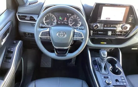 Toyota Highlander, 2023 год, 6 567 000 рублей, 16 фотография