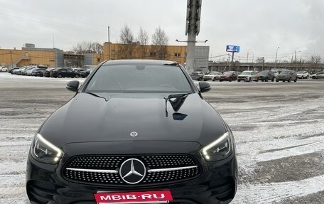 Mercedes-Benz E-Класс, 2022 год, 3 200 000 рублей, 4 фотография