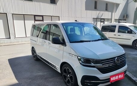 Volkswagen Multivan T6 рестайлинг, 2020 год, 7 200 000 рублей, 2 фотография