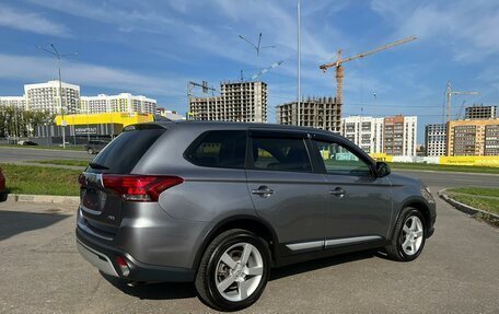 Mitsubishi Outlander III рестайлинг 3, 2020 год, 2 895 000 рублей, 2 фотография