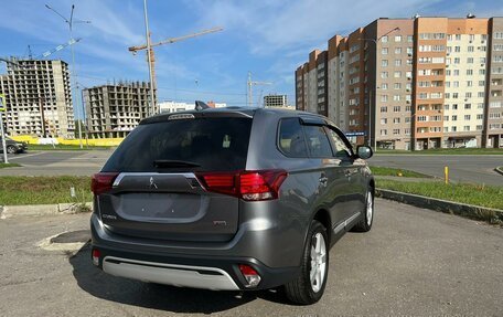 Mitsubishi Outlander III рестайлинг 3, 2020 год, 2 895 000 рублей, 3 фотография