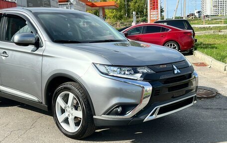 Mitsubishi Outlander III рестайлинг 3, 2020 год, 2 895 000 рублей, 6 фотография