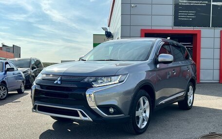 Mitsubishi Outlander III рестайлинг 3, 2020 год, 2 895 000 рублей, 7 фотография