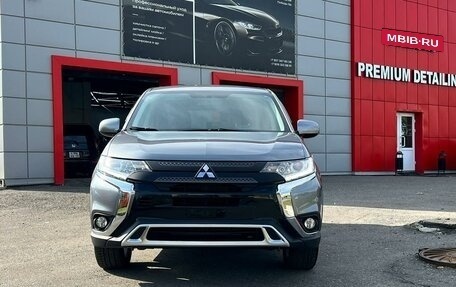 Mitsubishi Outlander III рестайлинг 3, 2020 год, 2 895 000 рублей, 8 фотография