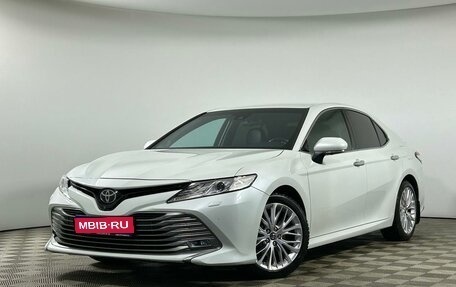 Toyota Camry, 2018 год, 3 299 000 рублей, 1 фотография