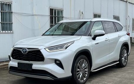 Toyota Highlander, 2022 год, 5 500 800 рублей, 1 фотография