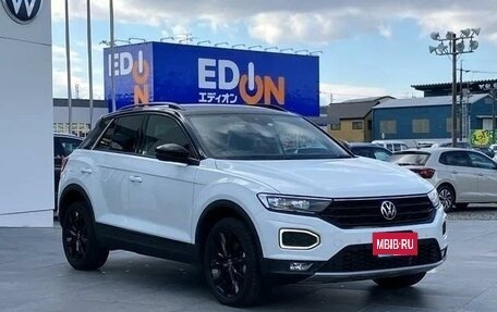 Volkswagen T-Roc I, 2022 год, 2 150 000 рублей, 2 фотография