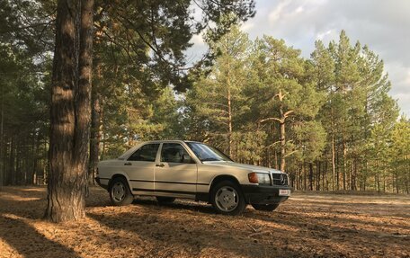 Mercedes-Benz 190 (W201), 1984 год, 500 000 рублей, 3 фотография