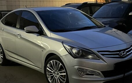 Hyundai Solaris II рестайлинг, 2015 год, 100 050 рублей, 2 фотография