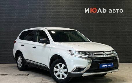 Mitsubishi Outlander III рестайлинг 3, 2017 год, 1 855 000 рублей, 3 фотография