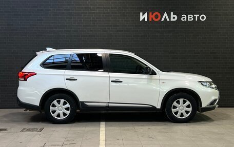 Mitsubishi Outlander III рестайлинг 3, 2017 год, 1 855 000 рублей, 4 фотография