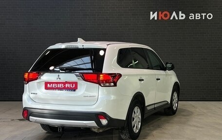 Mitsubishi Outlander III рестайлинг 3, 2017 год, 1 855 000 рублей, 5 фотография