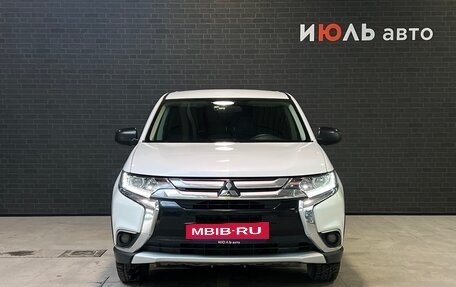 Mitsubishi Outlander III рестайлинг 3, 2017 год, 1 855 000 рублей, 2 фотография