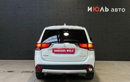 Mitsubishi Outlander III рестайлинг 3, 2017 год, 1 855 000 рублей, 6 фотография